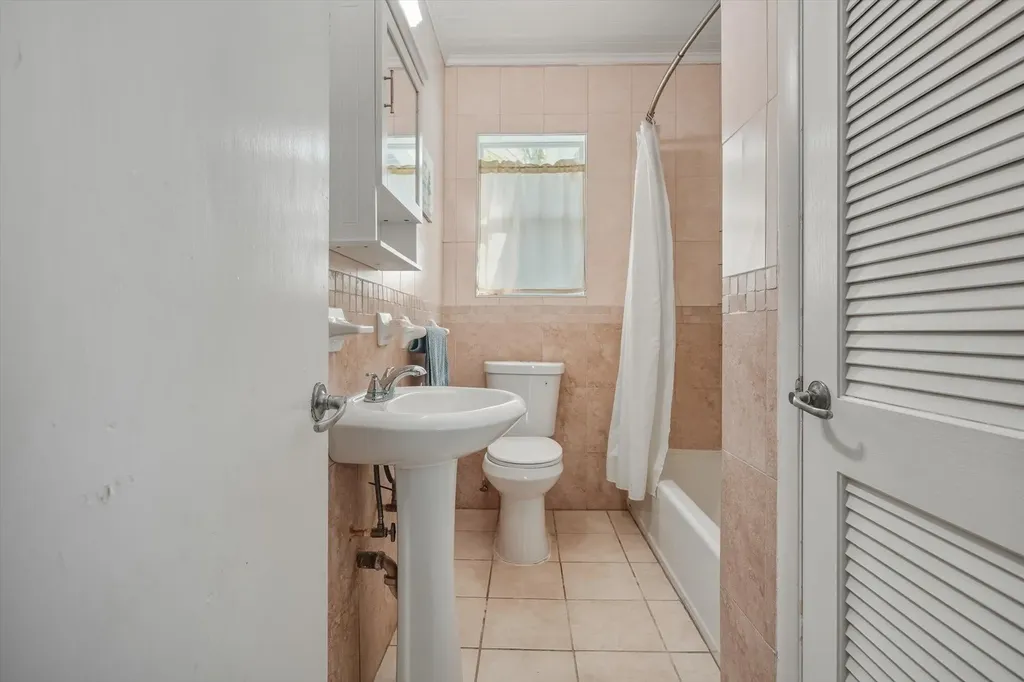 51 Tuckaway Road New Providence Paradise Island BS