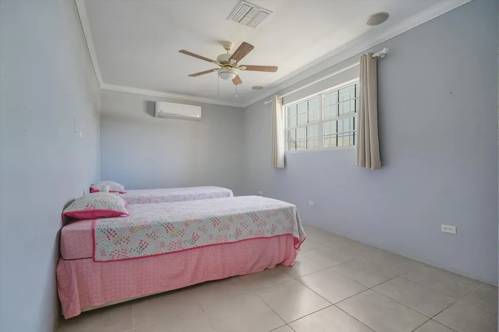 51 Tuckaway Road New Providence Paradise Island BS