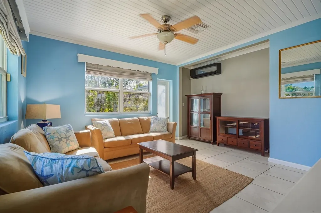 51 Tuckaway Road New Providence Paradise Island BS