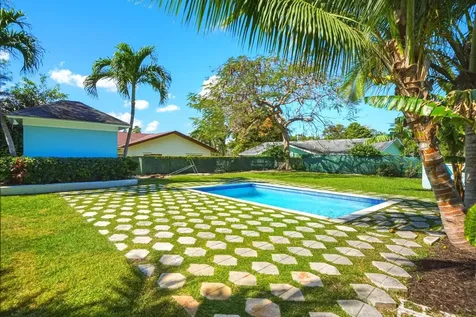 51 Tuckaway Road New Providence Paradise Island BS