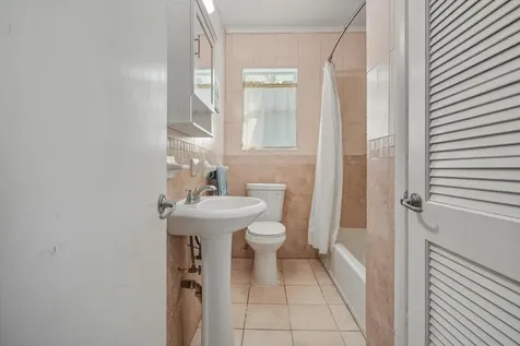 51 Tuckaway Road New Providence Paradise Island BS