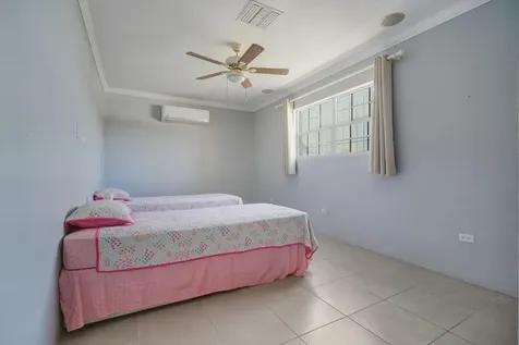 51 Tuckaway Road New Providence Paradise Island BS