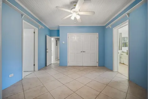 51 Tuckaway Road New Providence Paradise Island BS