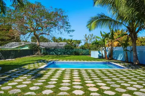 51 Tuckaway Road New Providence Paradise Island BS