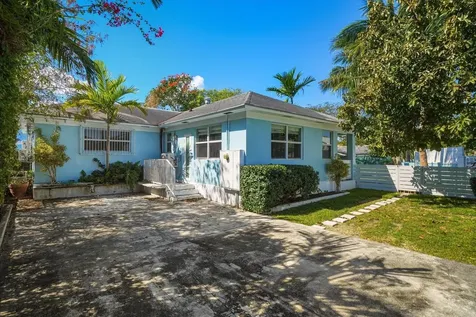 51 Tuckaway Road New Providence Paradise Island BS