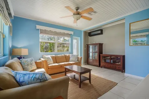 51 Tuckaway Road New Providence Paradise Island BS