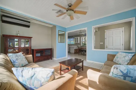 51 Tuckaway Road New Providence Paradise Island BS