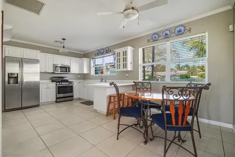 51 Tuckaway Road New Providence Paradise Island BS