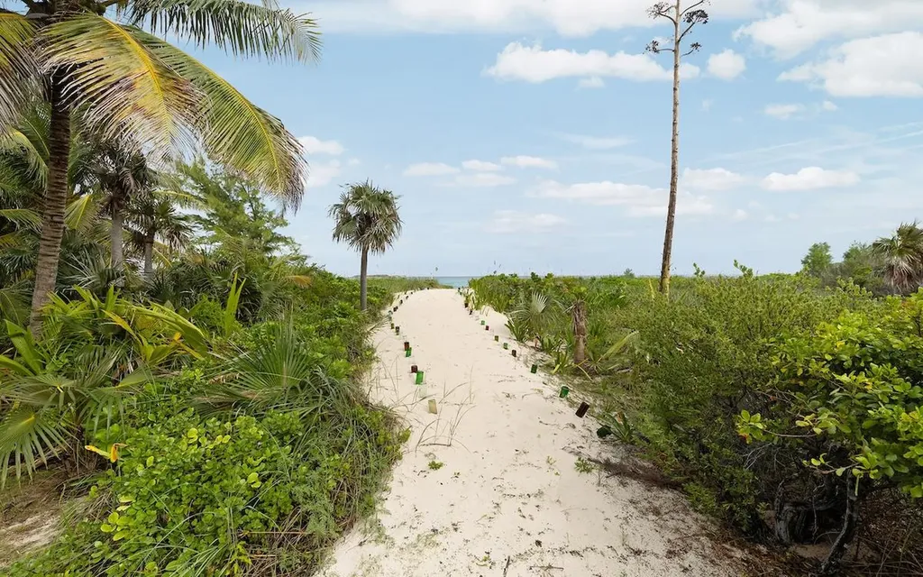 In The Pink, Beach House Eleuthera BS