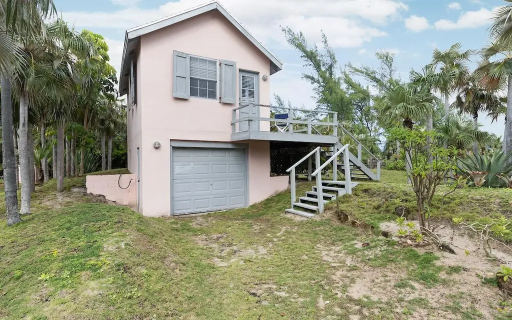 In The Pink, Beach House Eleuthera BS