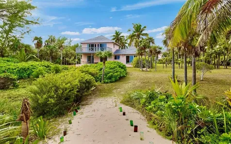 In The Pink, Beach House Eleuthera BS