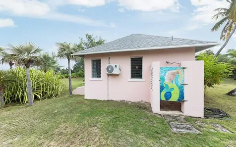 In The Pink, Beach House Eleuthera BS