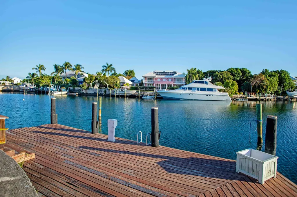 Canal Front Residence New Providence Paradise Island BS