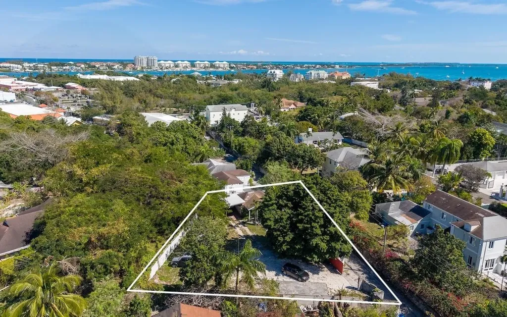 John Evans Road Home New Providence Paradise Island BS