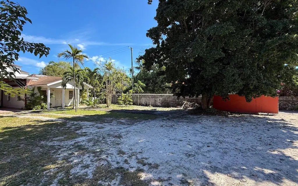 John Evans Road Home New Providence Paradise Island BS