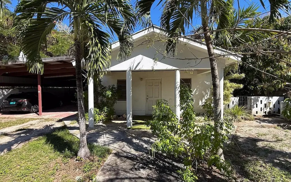 John Evans Road Home New Providence Paradise Island BS