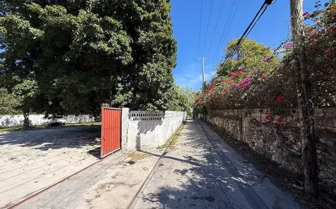 John Evans Road Home New Providence Paradise Island BS