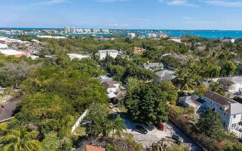 John Evans Road Home New Providence Paradise Island BS