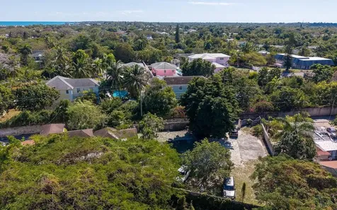 John Evans Road Home New Providence Paradise Island BS