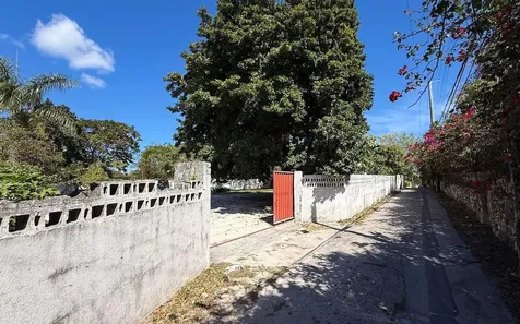 John Evans Road Home New Providence Paradise Island BS