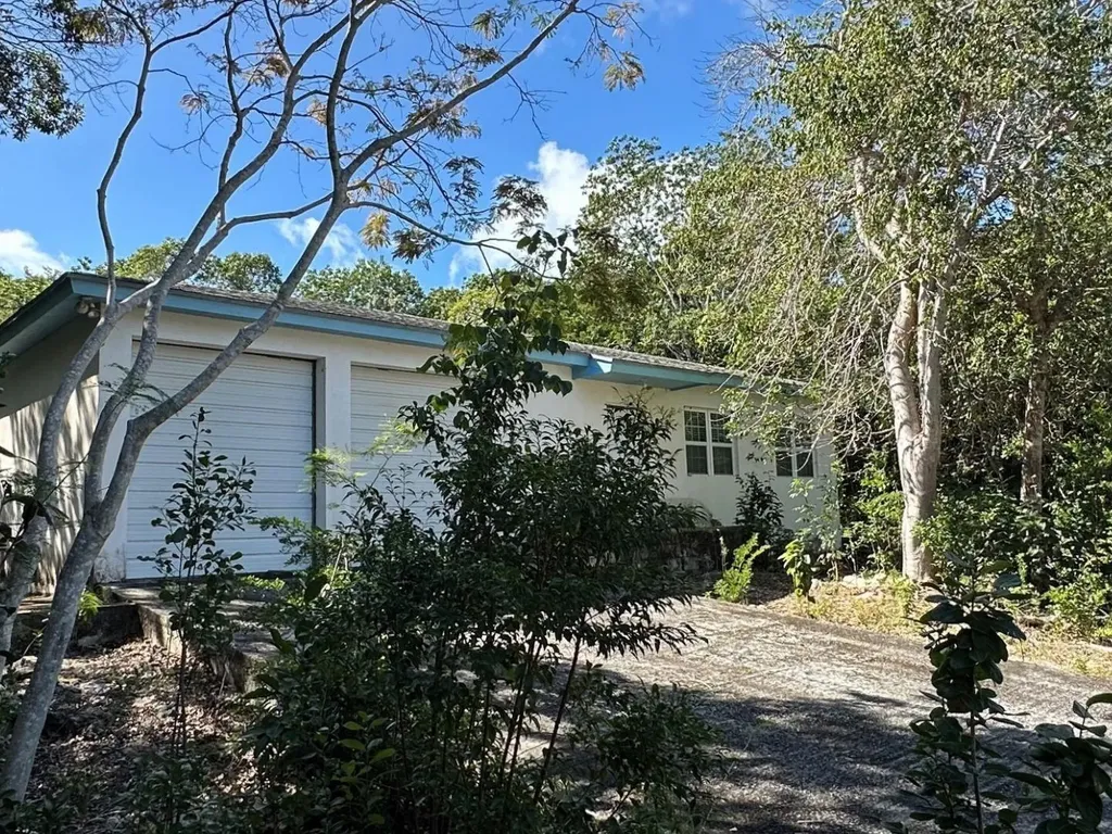 27 Maderia Road Eleuthera BS