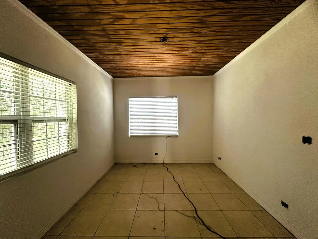 27 Maderia Road Eleuthera BS