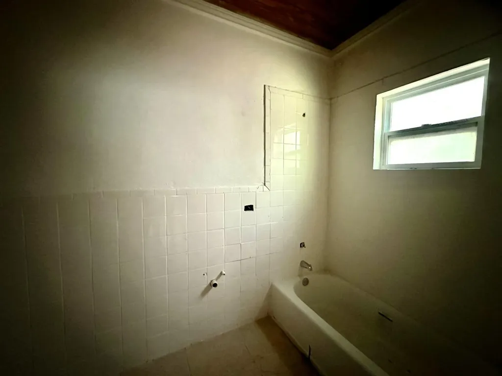 27 Maderia Road Eleuthera BS
