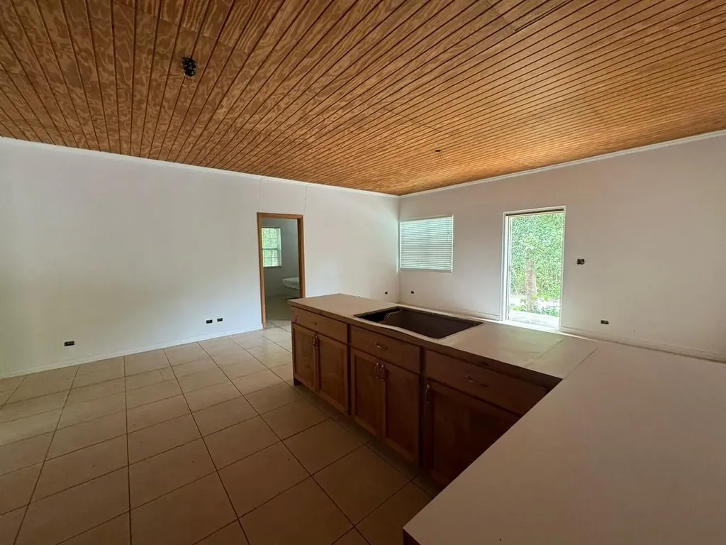 27 Maderia Road Eleuthera BS
