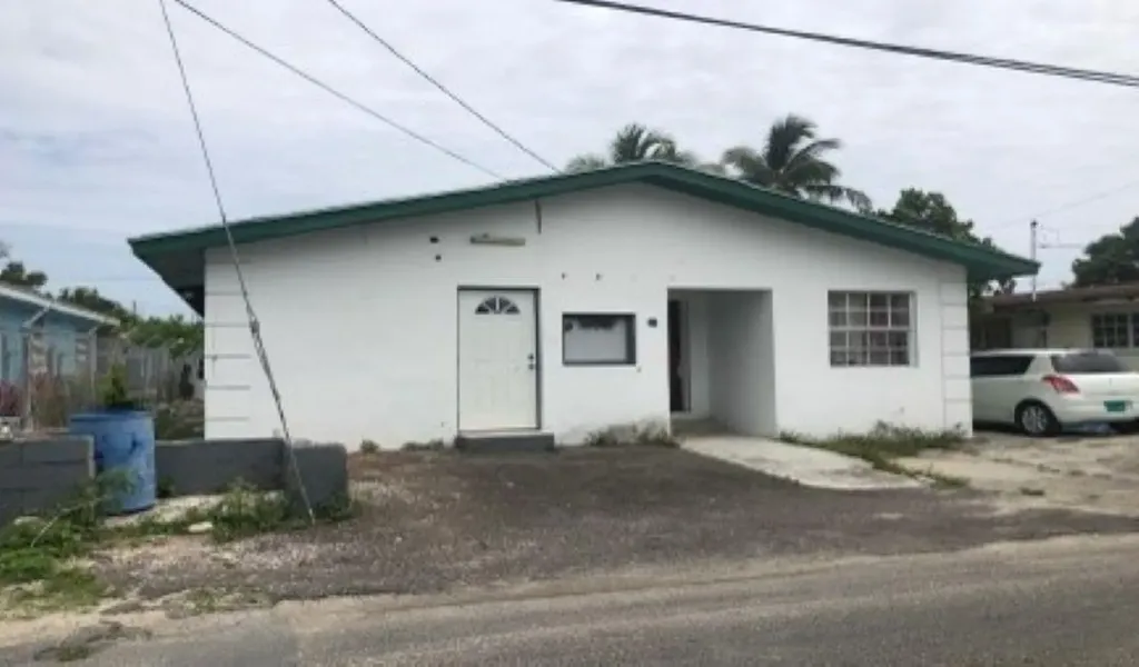 New Providence Paradise Island BS, Pinewood Gardens Lot 94