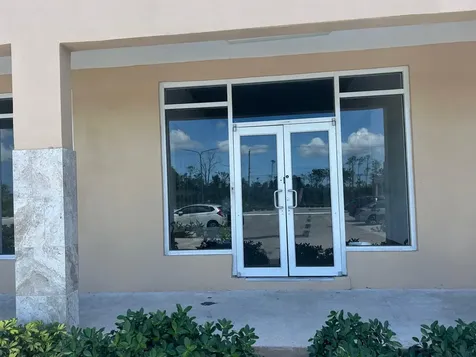 Ivory Plaza At Carmichael New Providence Paradise Island BS