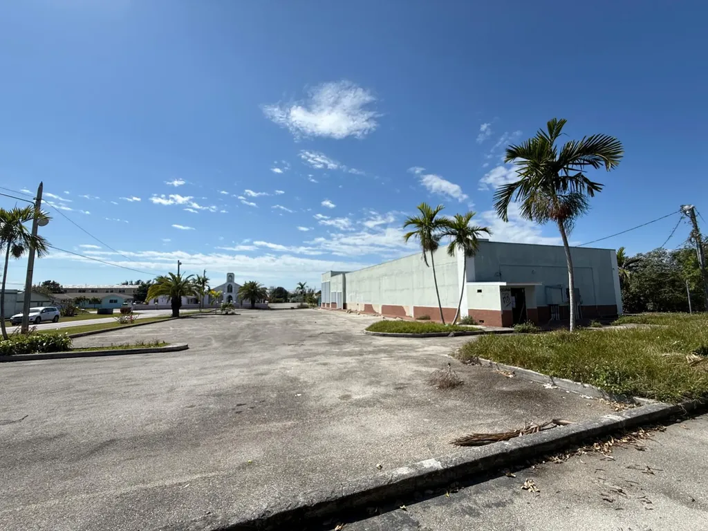 Queen's Highway Grand Bahama Freeport BS