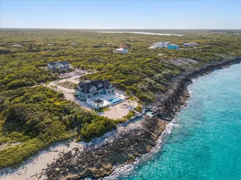 Estrella Y Mar Exuma BS