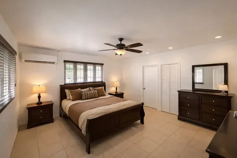 329 Oyster Drive New Providence Paradise Island BS