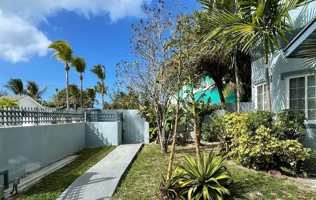 West Bay Townhome Unit#2 New Providence Paradise Island BS