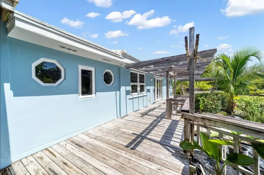 Bermuda Close 15 A Grand Bahama Freeport BS
