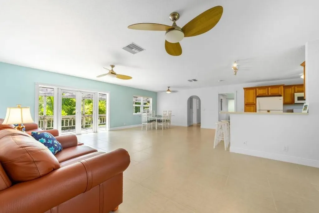 Bermuda Close 15 A Grand Bahama Freeport BS