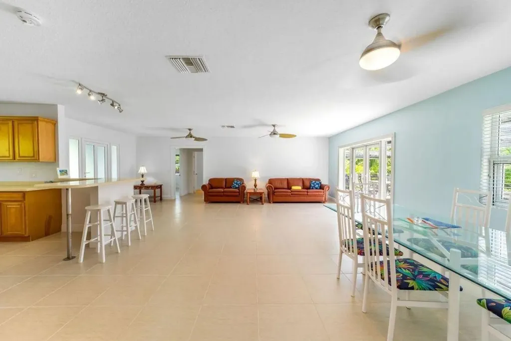 Bermuda Close 15 A Grand Bahama Freeport BS