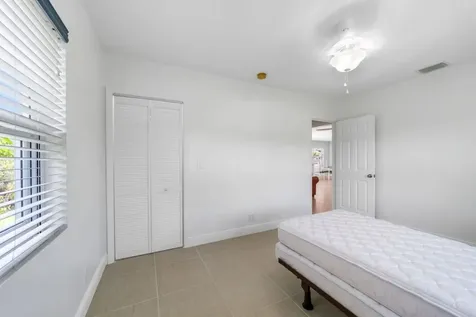 Bermuda Close 15 A Grand Bahama Freeport BS