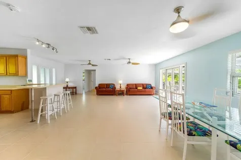 Bermuda Close 15 A Grand Bahama Freeport BS