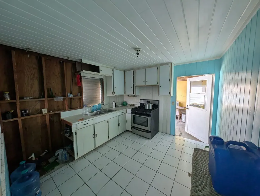 Lot A15, Hermann Arens Abaco BS