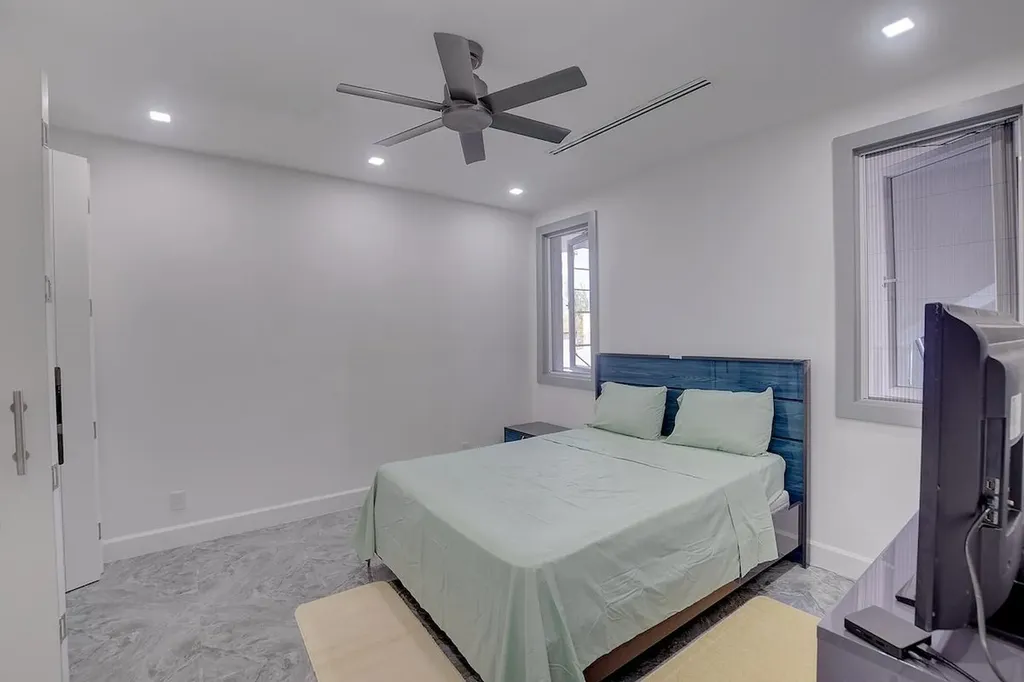 Nicholas Cay, Venice Bay #6 New Providence Paradise Island BS