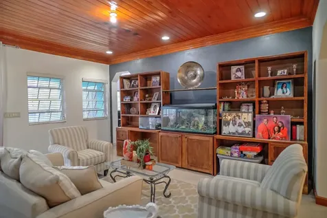 #53 Lake Cunningham New Providence Paradise Island BS