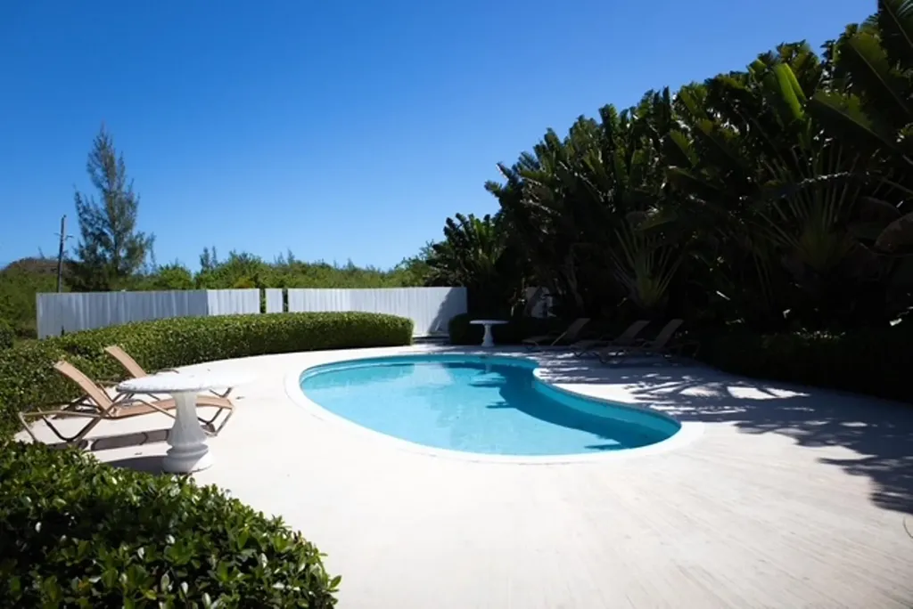 Bootle Bay, Oceanfront Estate Grand Bahama Freeport BS