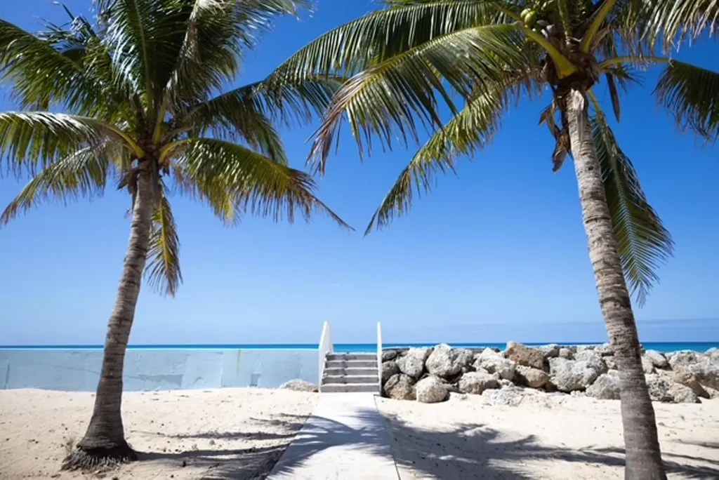 Bootle Bay, Oceanfront Estate Grand Bahama Freeport BS