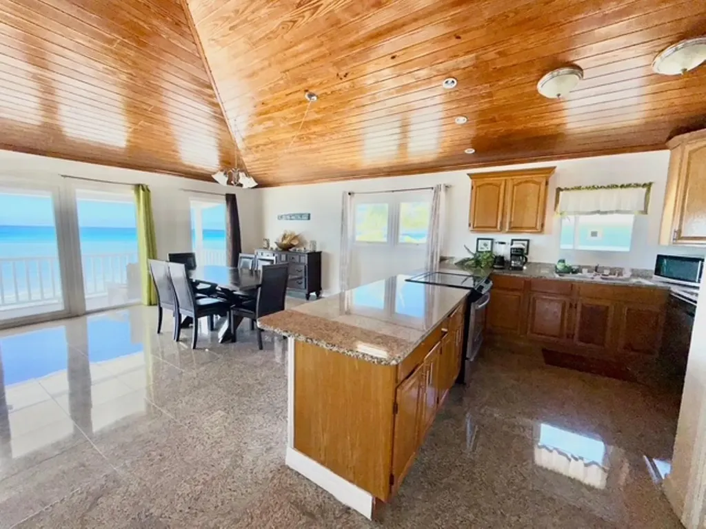 Bootle Bay, Oceanfront Estate Grand Bahama Freeport BS