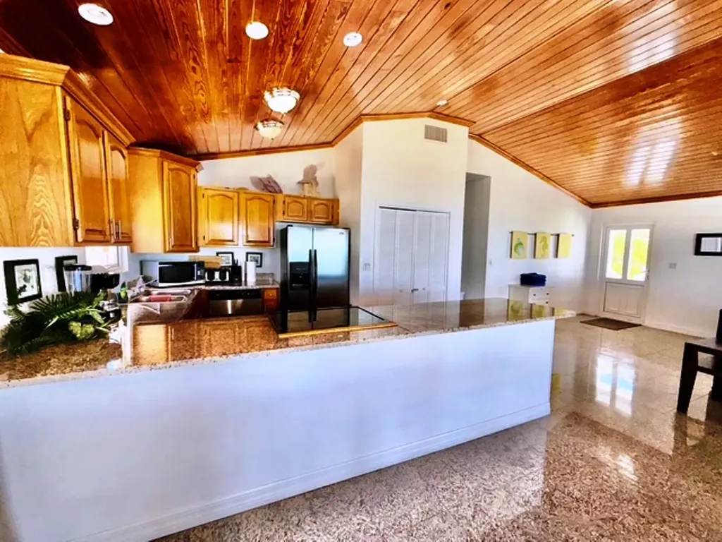 Bootle Bay, Oceanfront Estate Grand Bahama Freeport BS