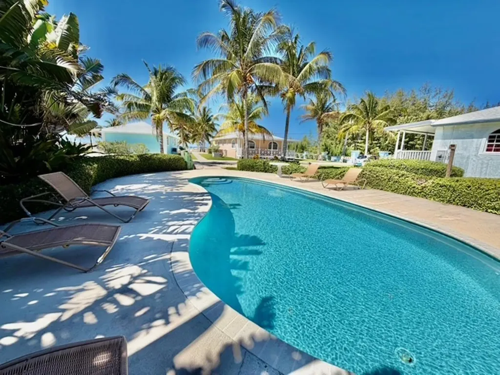 Bootle Bay, Oceanfront Estate Grand Bahama Freeport BS
