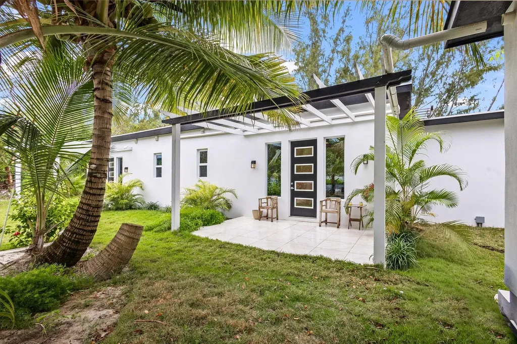 Splendid Isolation Eleuthera BS