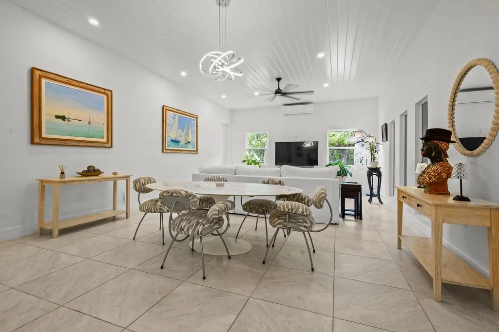 Splendid Isolation Eleuthera BS