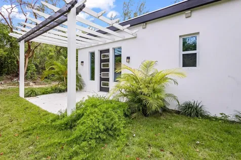 Splendid Isolation Eleuthera BS